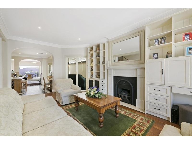 37A Peak Avenue, Main Beach QLD 4217