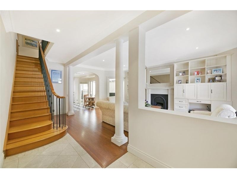 37A Peak Avenue, Main Beach QLD 4217