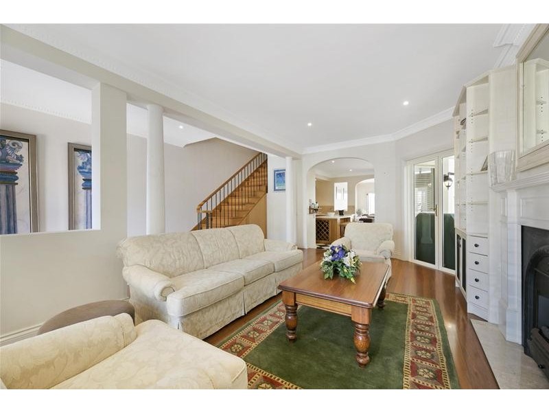 37A Peak Avenue, Main Beach QLD 4217