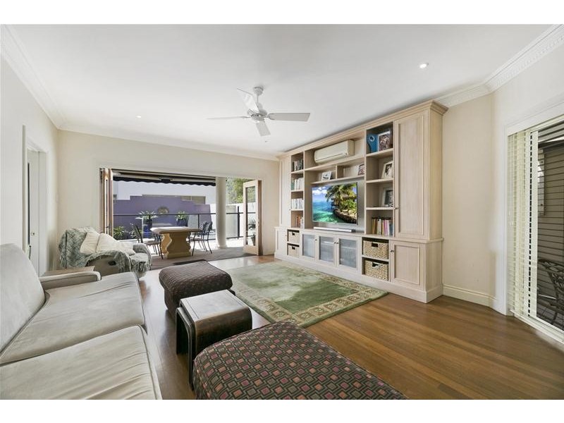 37A Peak Avenue, Main Beach QLD 4217