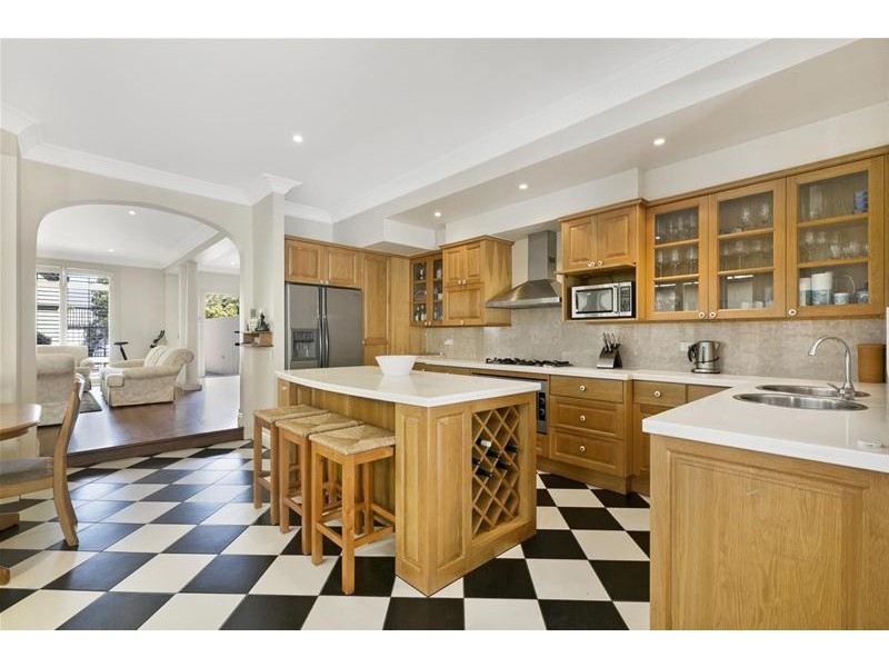 37A Peak Avenue, Main Beach QLD 4217