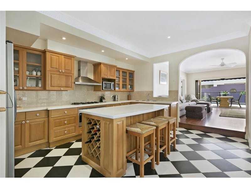 37A Peak Avenue, Main Beach QLD 4217