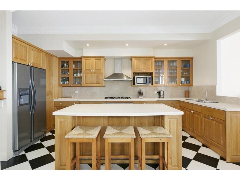 37A Peak Avenue, Main Beach QLD 4217