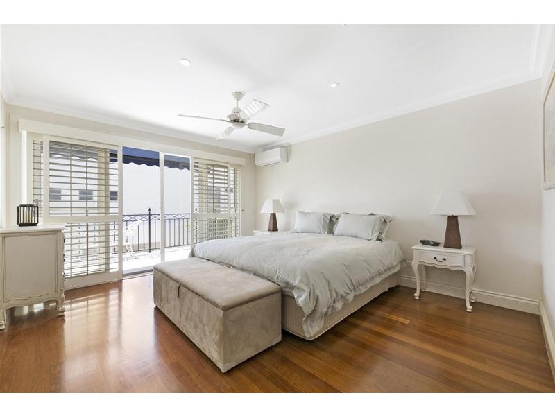 37A Peak Avenue, Main Beach QLD 4217