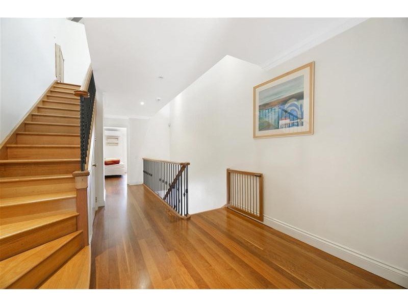 37A Peak Avenue, Main Beach QLD 4217