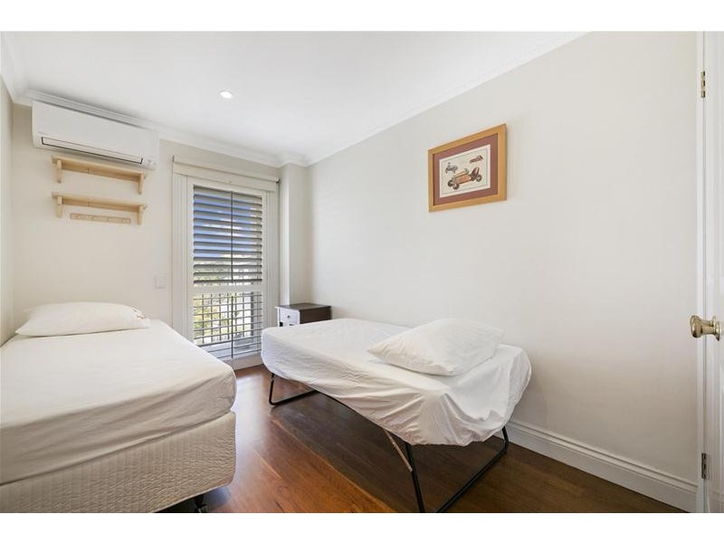 37A Peak Avenue, Main Beach QLD 4217