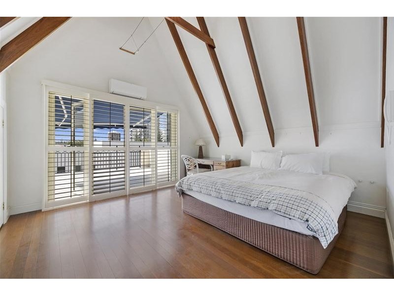 37A Peak Avenue, Main Beach QLD 4217