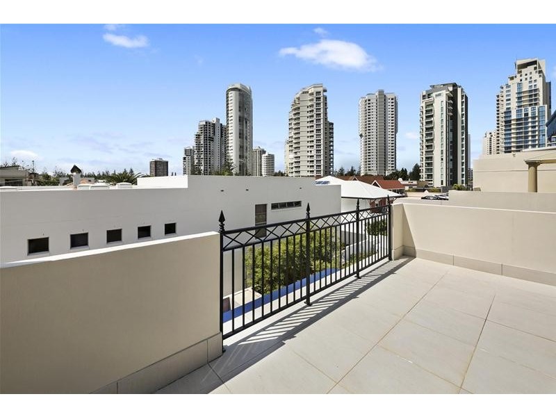 37A Peak Avenue, Main Beach QLD 4217