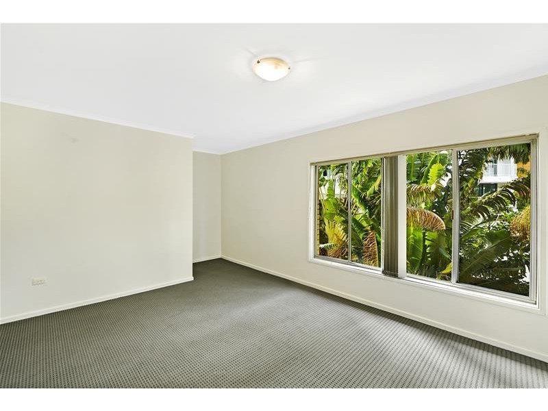 2/33 Breaker Street, Main Beach QLD 4217