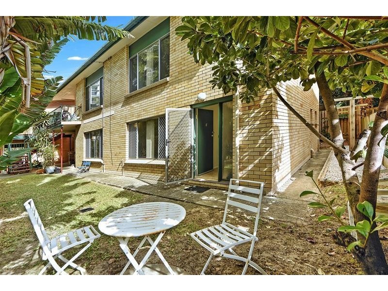 2/33 Breaker Street, Main Beach QLD 4217