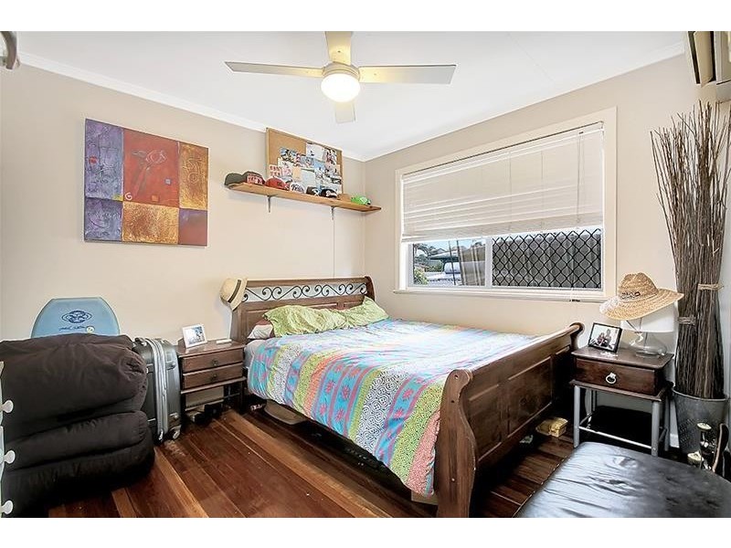 ‘PENOLA COURT’ 15 Cronin Avenue, Main Beach QLD 4217