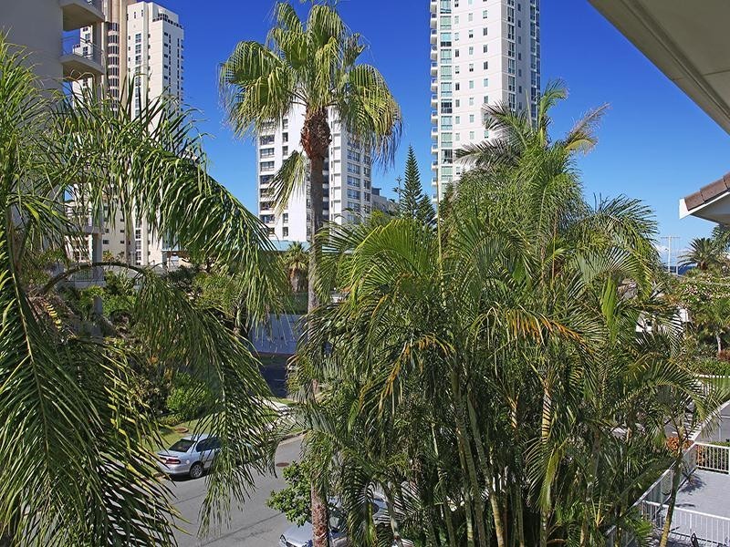 ‘CHIDORI COURT’ 1 Cronin Avenue, Main Beach QLD 4217