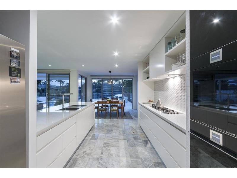 ‘La Scala Court’ 11 La Scala Court, Isle Of Capri QLD 4217