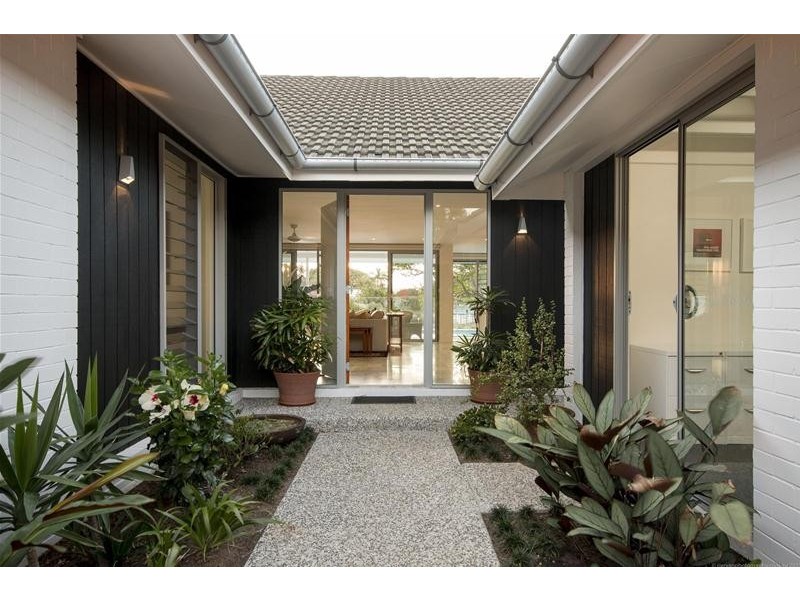 ‘La Scala Court’ 11 La Scala Court, Isle Of Capri QLD 4217