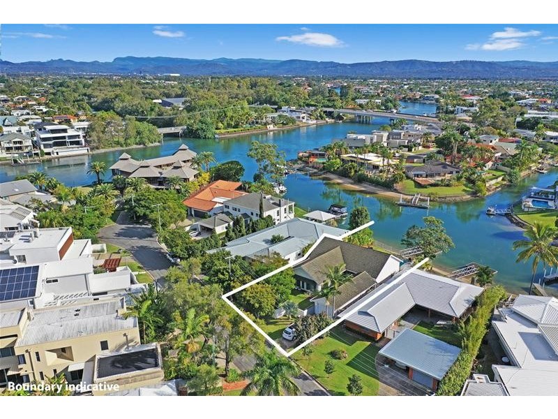 ‘La Scala Court’ 11 La Scala Court, Isle Of Capri QLD 4217