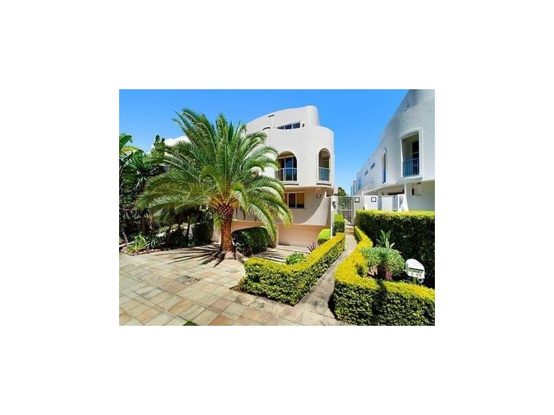 2/42 Tedder Avenue, Main Beach QLD 4217