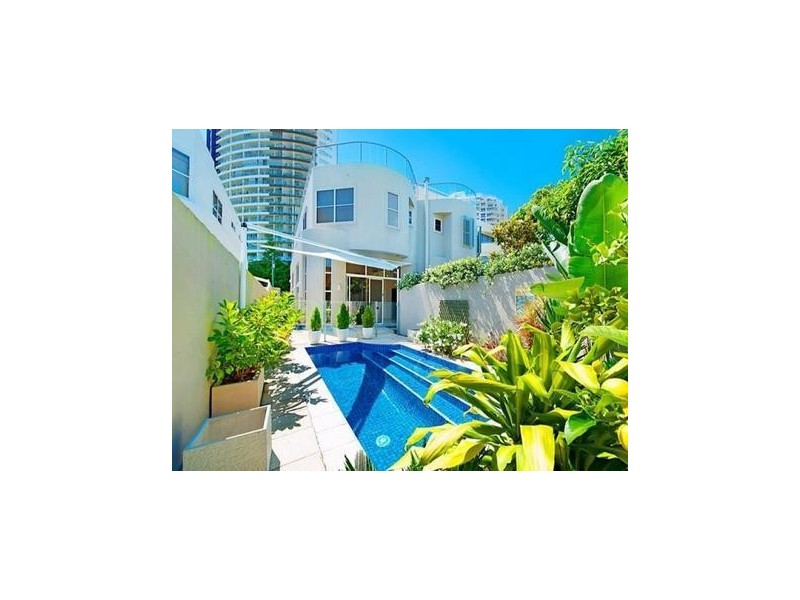 2/42 Tedder Avenue, Main Beach QLD 4217