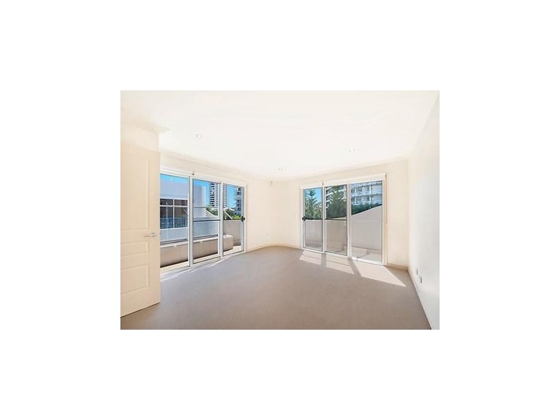 2/42 Tedder Avenue, Main Beach QLD 4217