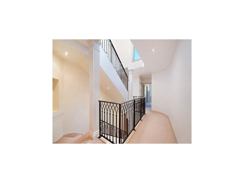 2/42 Tedder Avenue, Main Beach QLD 4217