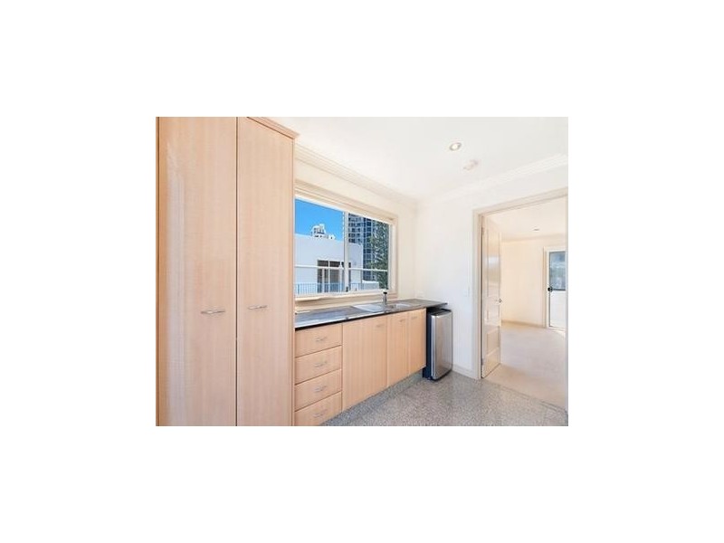 2/42 Tedder Avenue, Main Beach QLD 4217