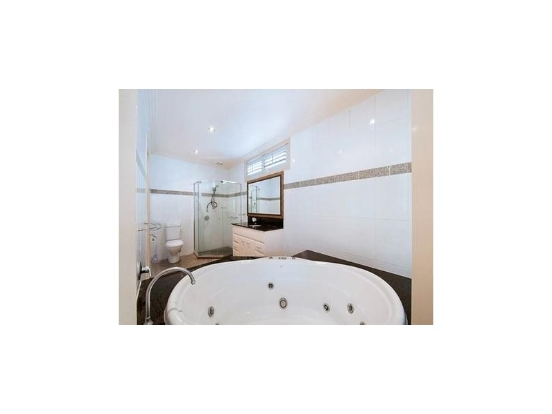 2/42 Tedder Avenue, Main Beach QLD 4217