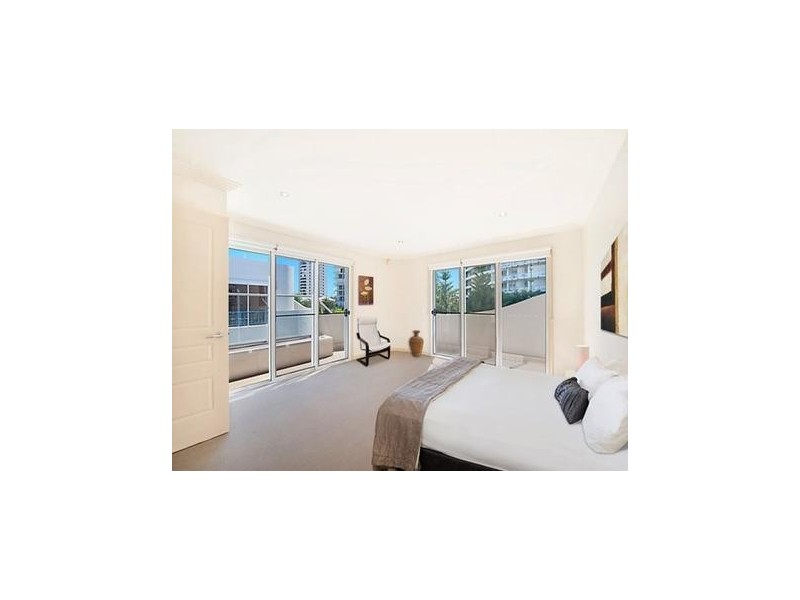 2/42 Tedder Avenue, Main Beach QLD 4217