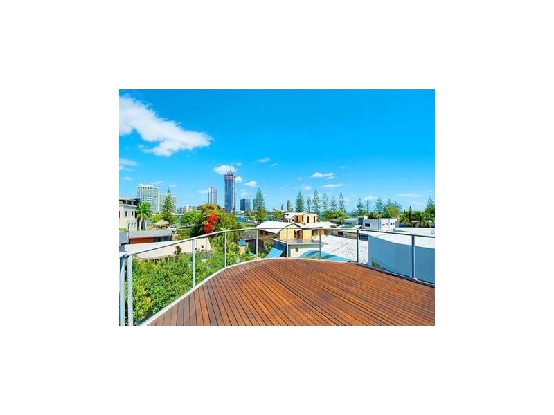 2/42 Tedder Avenue, Main Beach QLD 4217