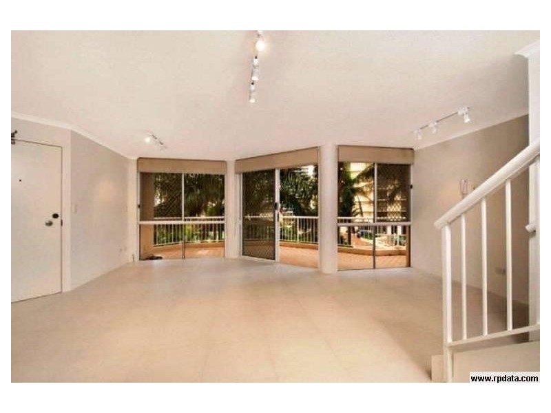 10/6 Breaker Street ‘The Decks’, Main Beach QLD 4217