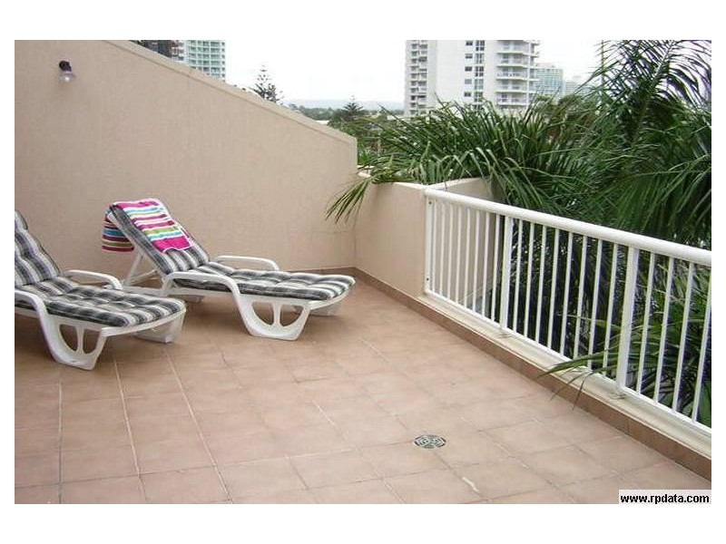 10/6 Breaker Street ‘The Decks’, Main Beach QLD 4217
