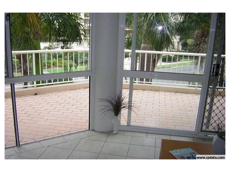 10/6 Breaker Street ‘The Decks’, Main Beach QLD 4217