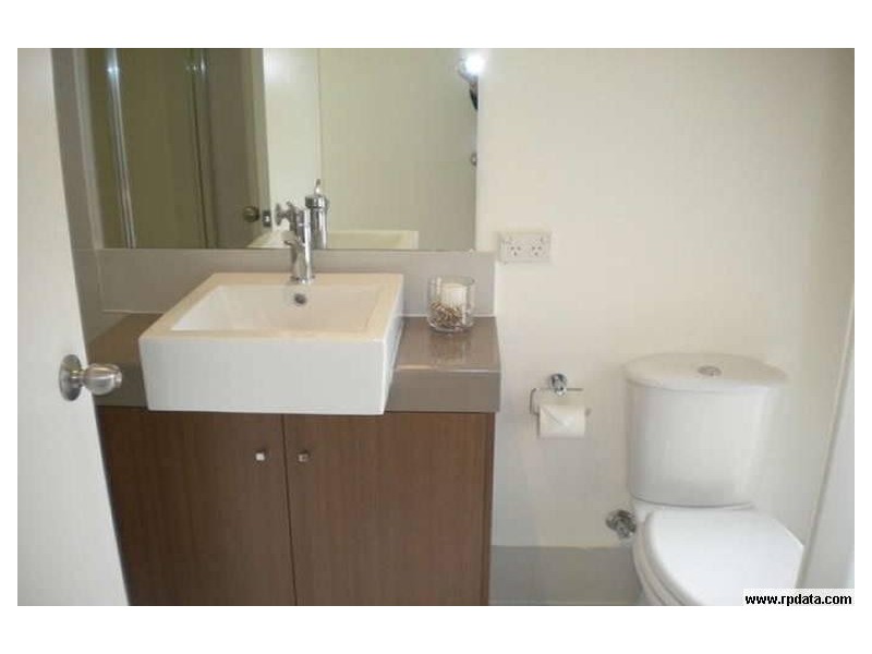 10/6 Breaker Street ‘The Decks’, Main Beach QLD 4217