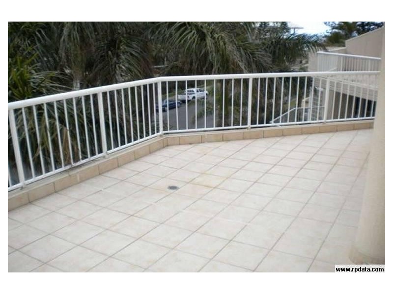 10/6 Breaker Street ‘The Decks’, Main Beach QLD 4217