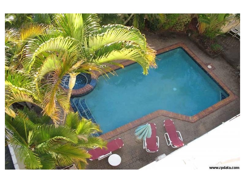 10/6 Breaker Street ‘The Decks’, Main Beach QLD 4217