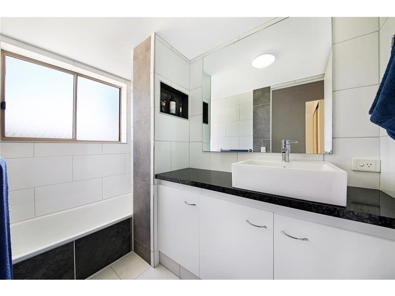 ‘PEAK LODGE’ 8-10 Peak Avenue, Main Beach QLD 4217