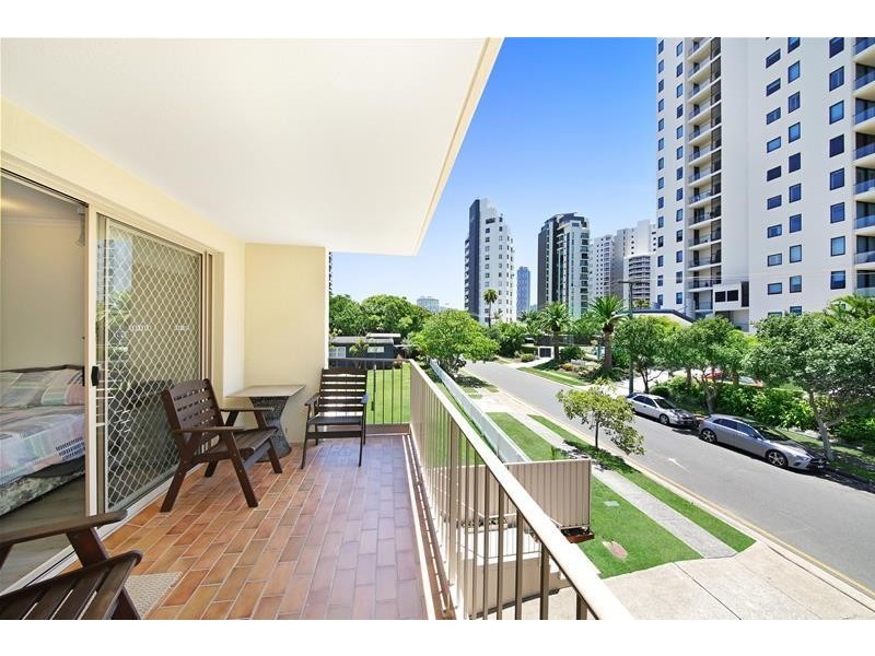 ‘PEAK LODGE’ 8-10 Peak Avenue, Main Beach QLD 4217