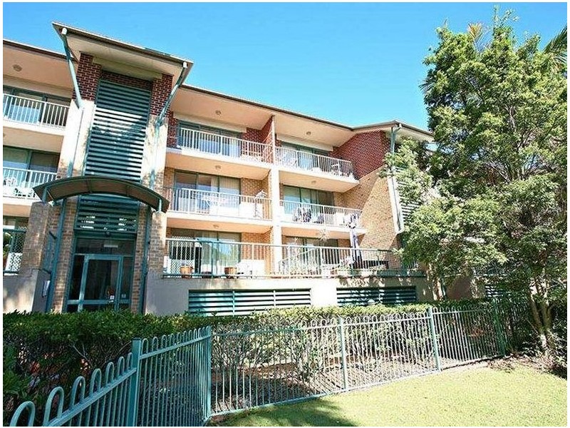 45 Pohlman Street, Southport QLD 4215