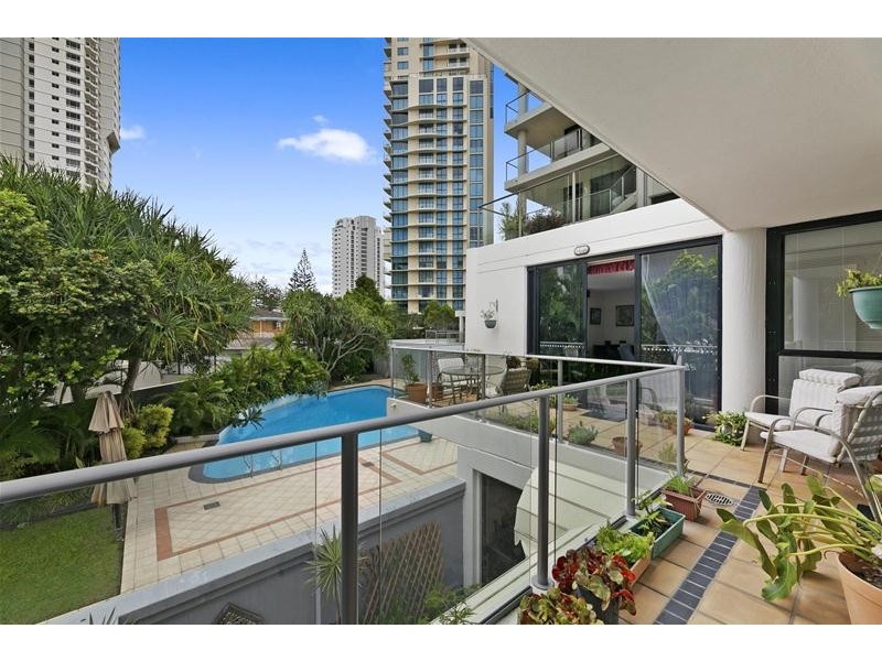 ‘CALAIS’ 19 Peak Avenue, Main Beach QLD 4217