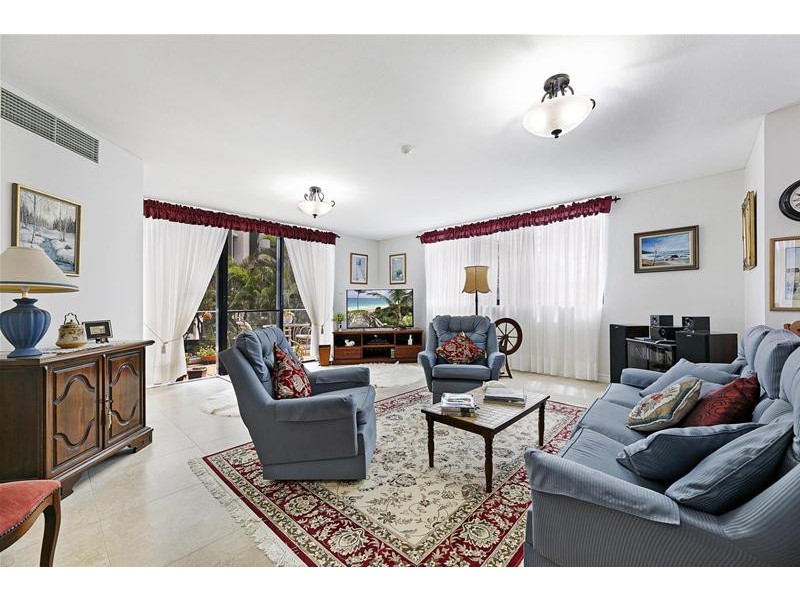 ‘CALAIS’ 19 Peak Avenue, Main Beach QLD 4217