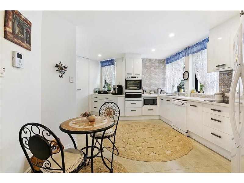 ‘CALAIS’ 19 Peak Avenue, Main Beach QLD 4217