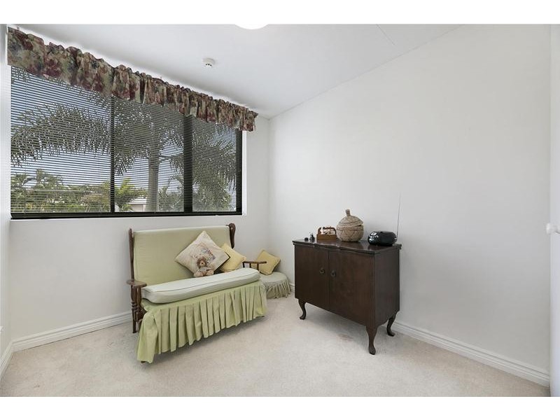 ‘CALAIS’ 19 Peak Avenue, Main Beach QLD 4217