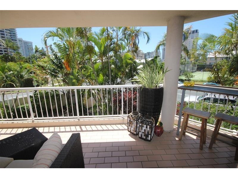 ‘The Decks’ 6 Breaker Street, Main Beach QLD 4217