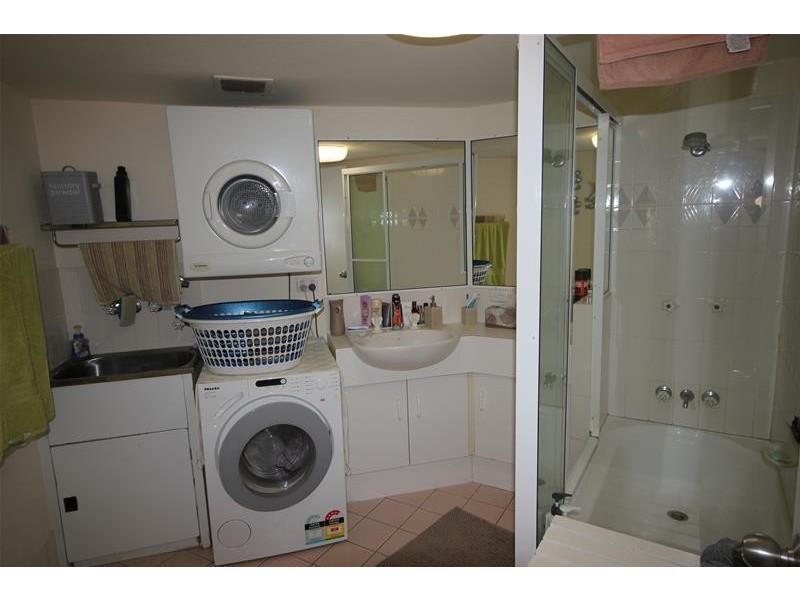 ‘The Decks’ 6 Breaker Street, Main Beach QLD 4217