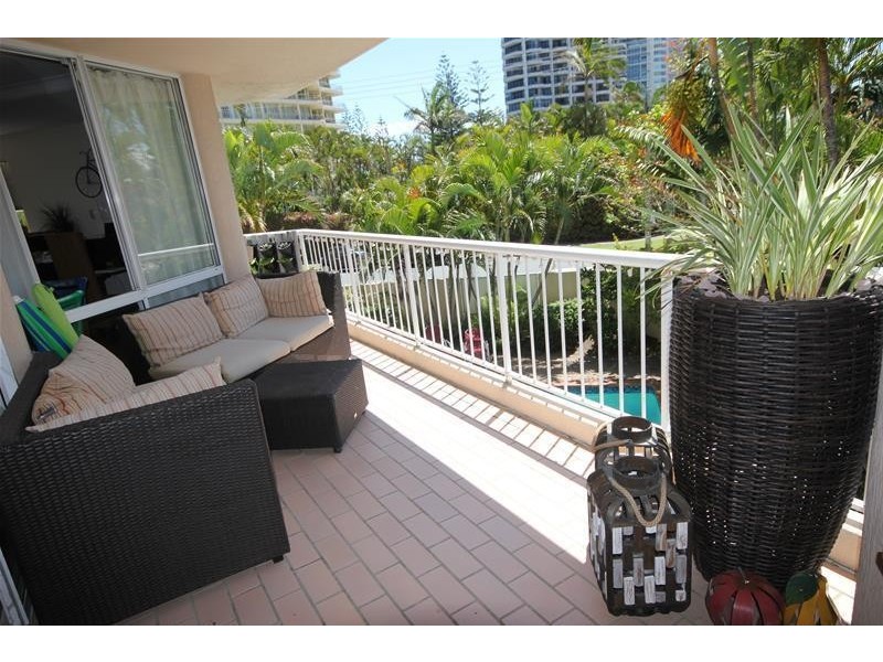 ‘The Decks’ 6 Breaker Street, Main Beach QLD 4217