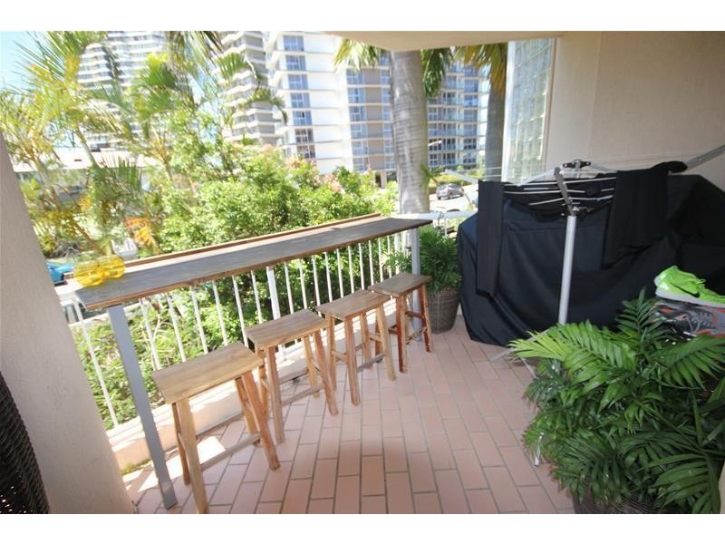 ‘The Decks’ 6 Breaker Street, Main Beach QLD 4217