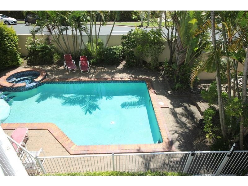 ‘The Decks’ 6 Breaker Street, Main Beach QLD 4217