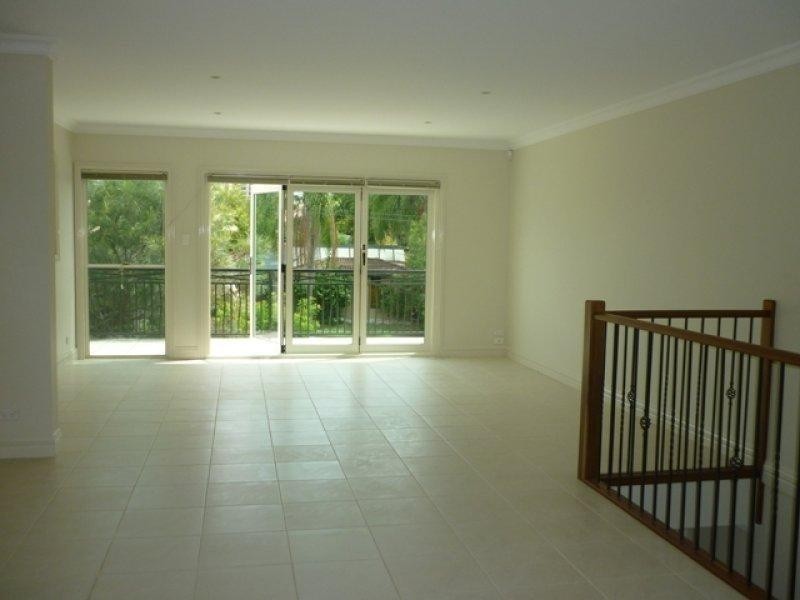 2/28 Birt Avenue, Surfers Paradise QLD 4217