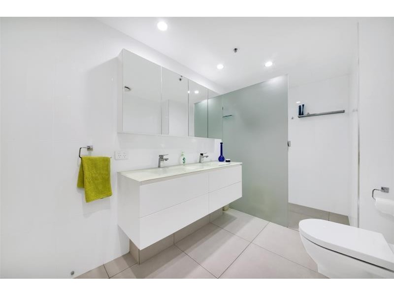 ‘Ocean Sands’ 11 Hughes Avenue, Main Beach QLD 4217