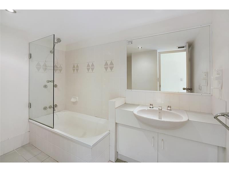 ‘CHIDORI COURT’ 1 Cronin Avenue, Main Beach QLD 4217