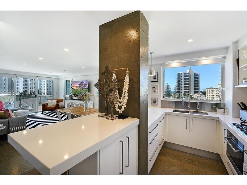 ‘The Crest’ 15 Breaker Street, Main Beach QLD 4217