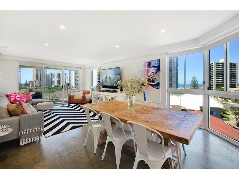 ‘The Crest’ 15 Breaker Street, Main Beach QLD 4217